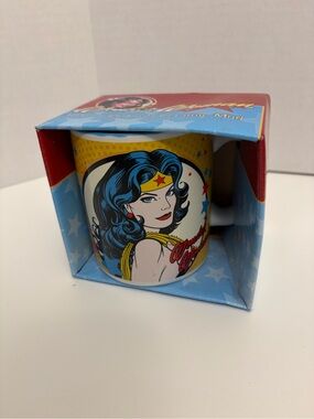 Vandor DC Comics Wonder Woman 12 oz. Ceramic Mug - NIB